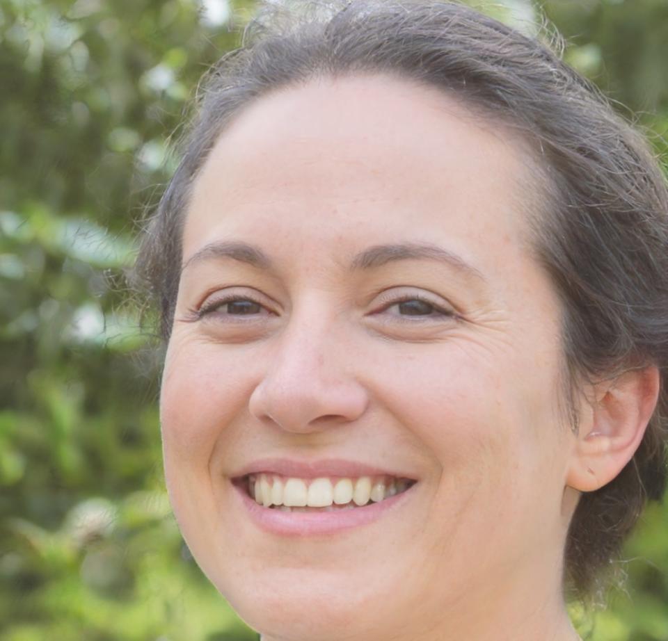 Portrait de Marie Dubois, spécialiste épargne et investissement